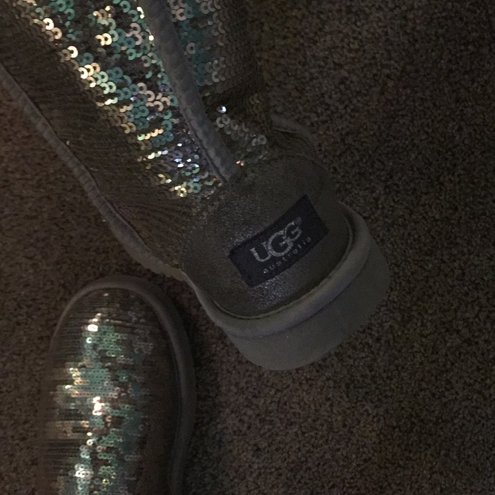 Uggs - Picture 4 of 4